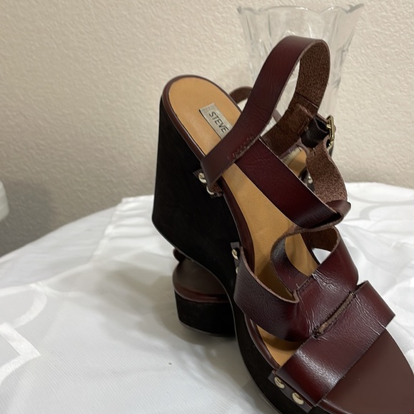 Shoes - Picture 3 of 4